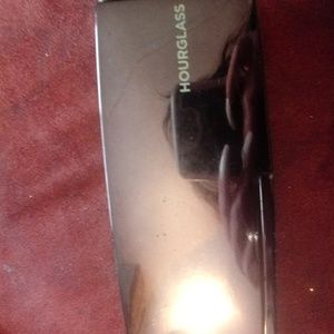 Hourglass highlight pallete